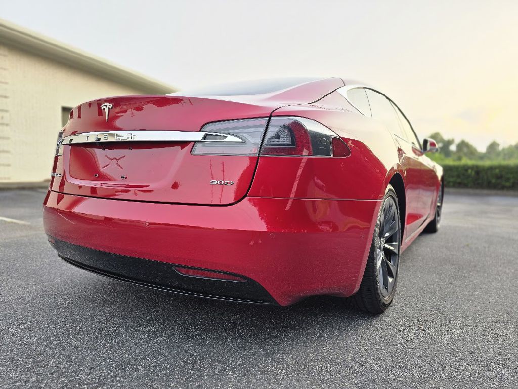 2016 Tesla Model S Image 11