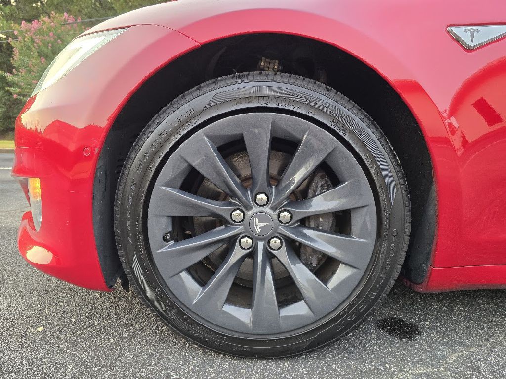 2016 Tesla Model S Image 18