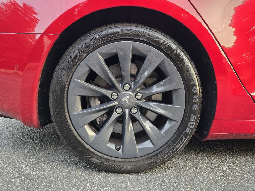 2016 Tesla Model S Image 20