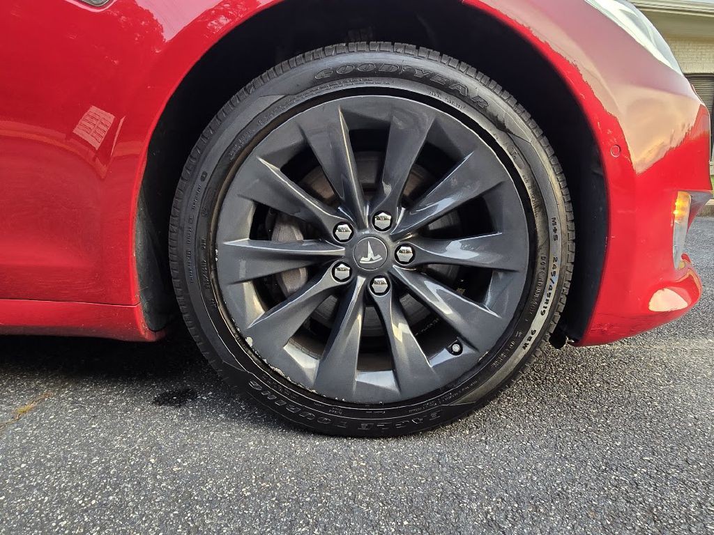 2016 Tesla Model S Image 21