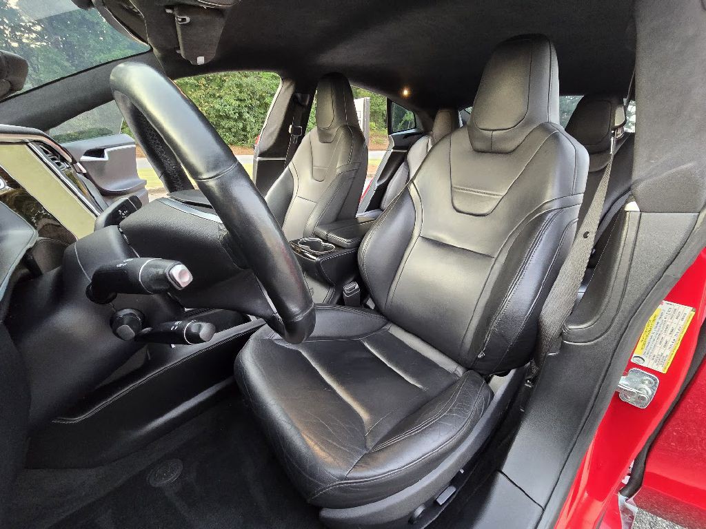 2016 Tesla Model S Image 24