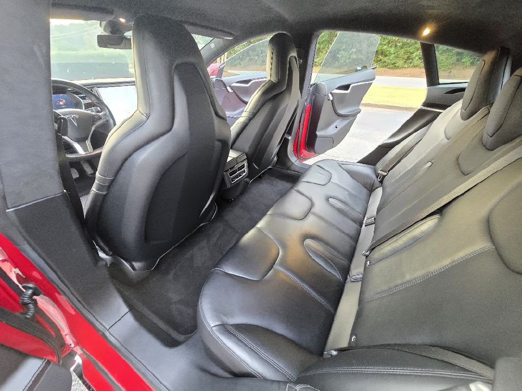 2016 Tesla Model S Image 25