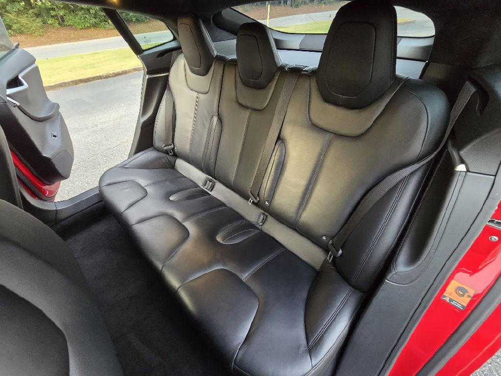 2016 Tesla Model S Image 26