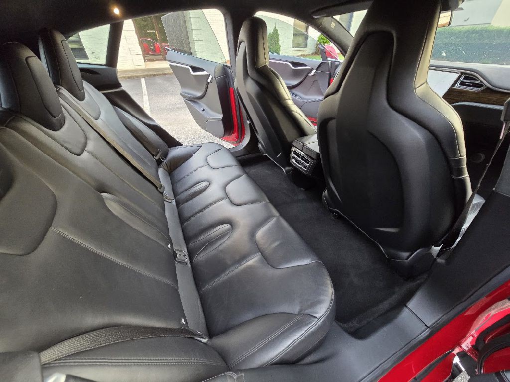 2016 Tesla Model S Image 27