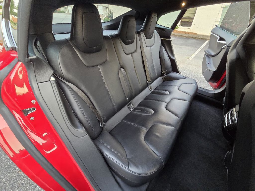 2016 Tesla Model S Image 28