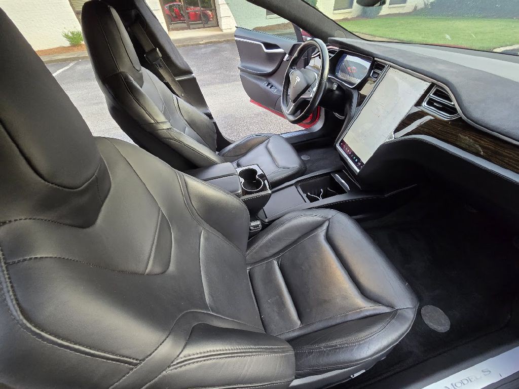 2016 Tesla Model S Image 29