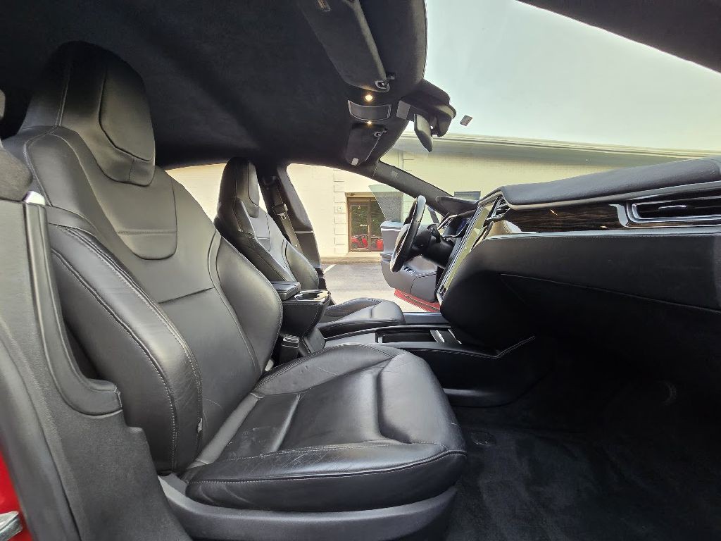 2016 Tesla Model S Image 30