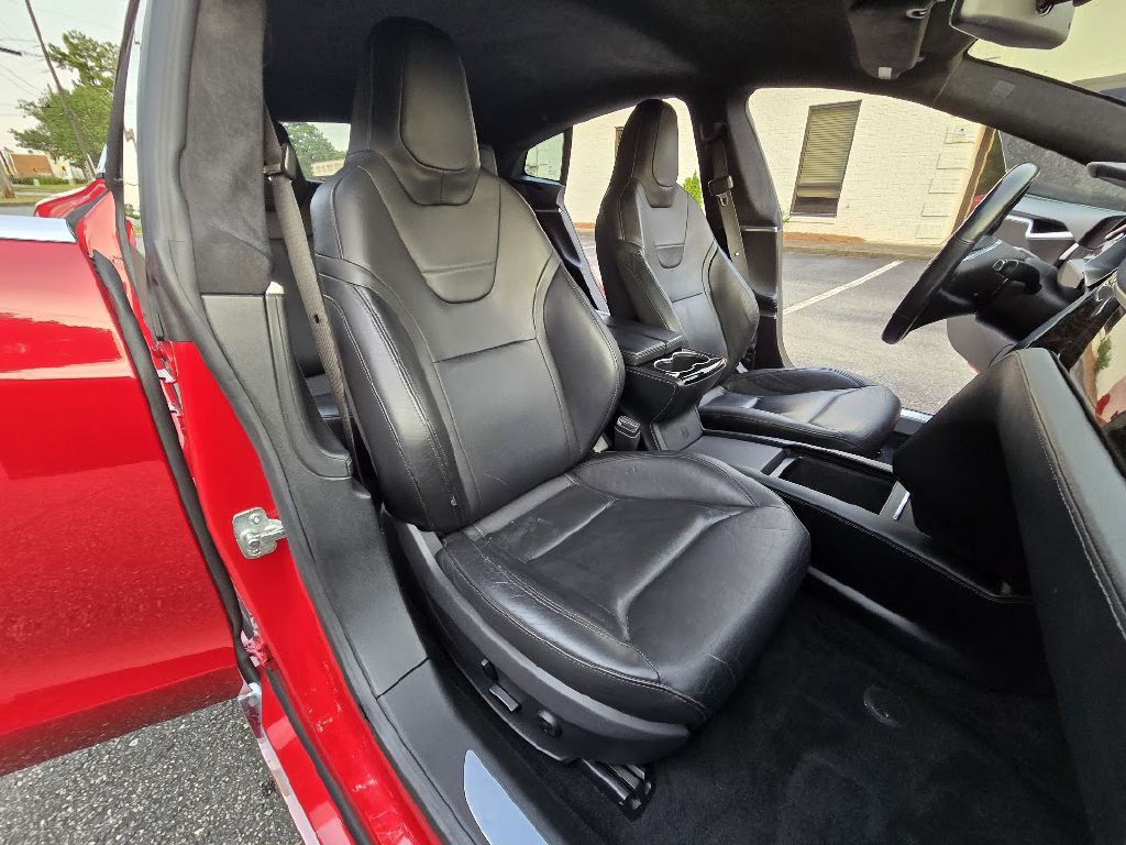 2016 Tesla Model S Image 31