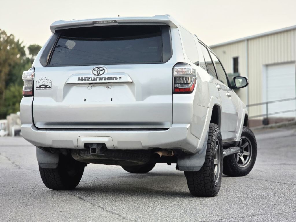 2016 Toyota 4Runner Image 2