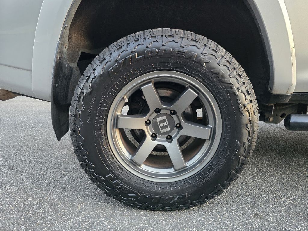 2016 Toyota 4Runner Image 16