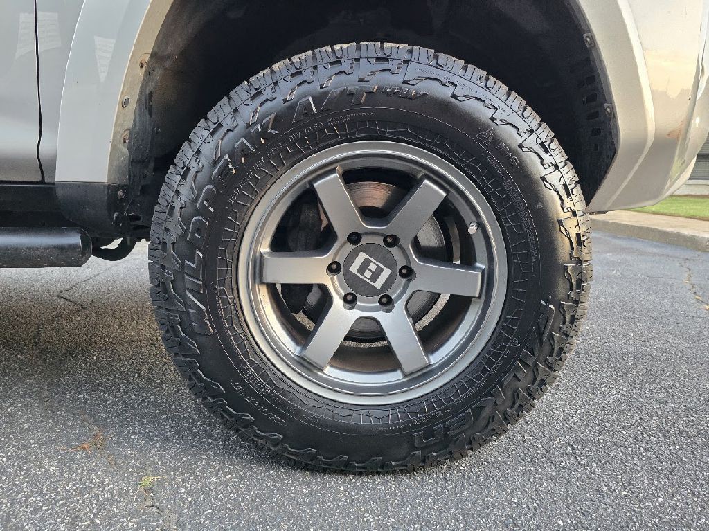 2016 Toyota 4Runner Image 18