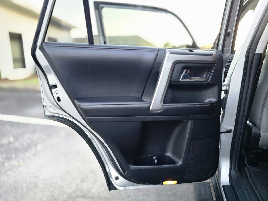 2016 Toyota 4Runner Image 30