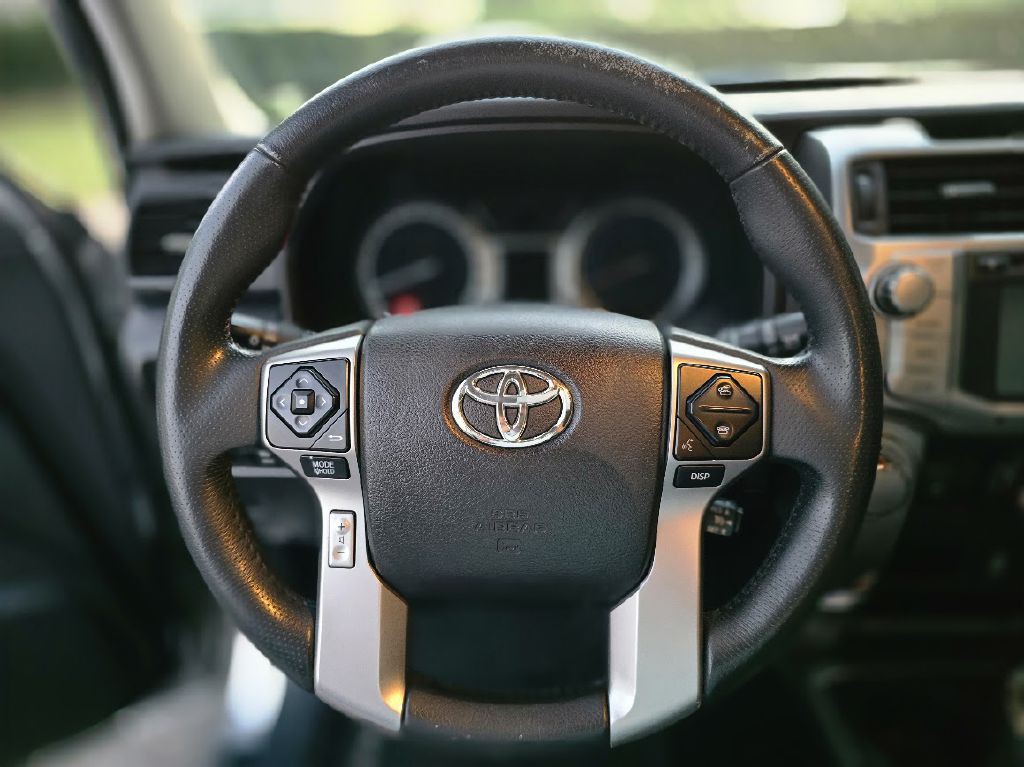 2016 Toyota 4Runner Image 32