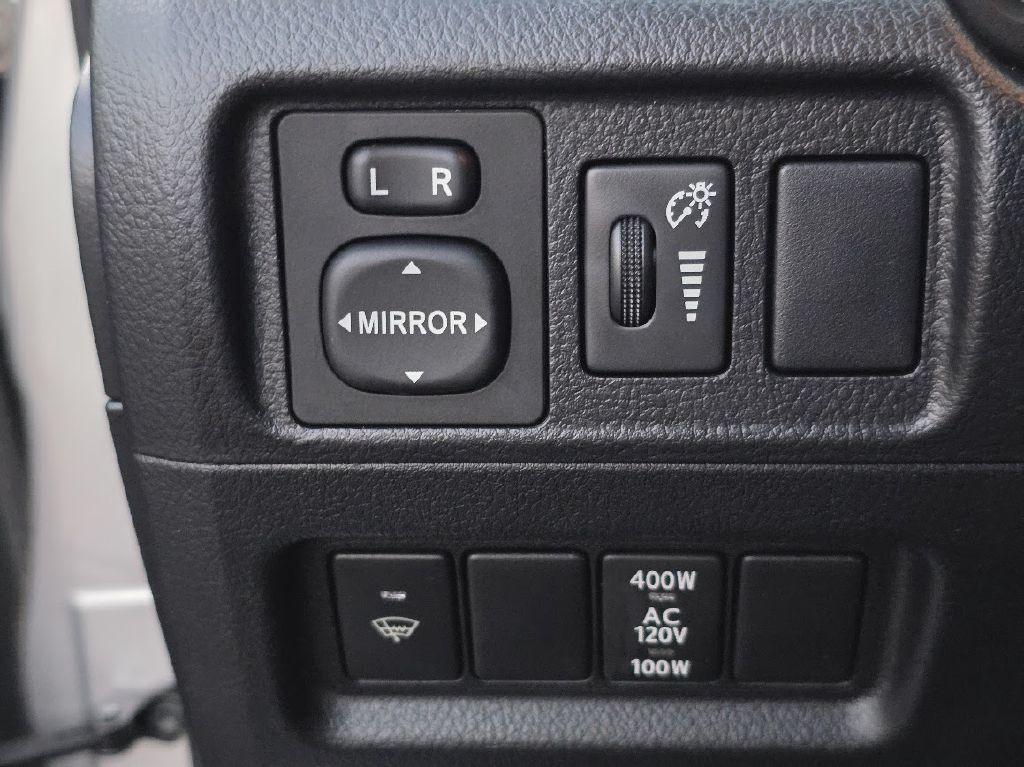 2016 Toyota 4Runner Image 33
