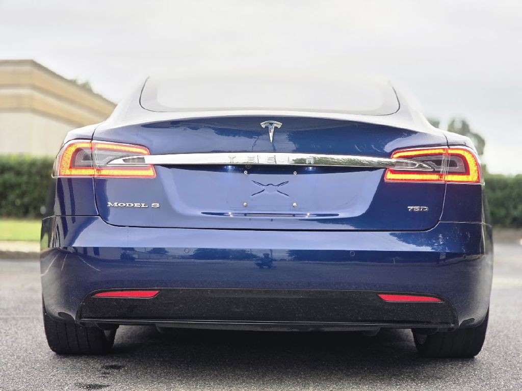 2017 Tesla Model S Image 11