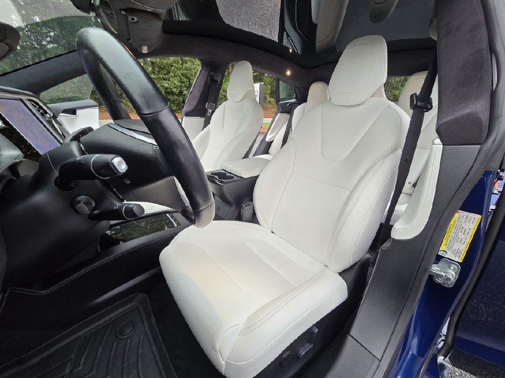 2017 Tesla Model S Image 23