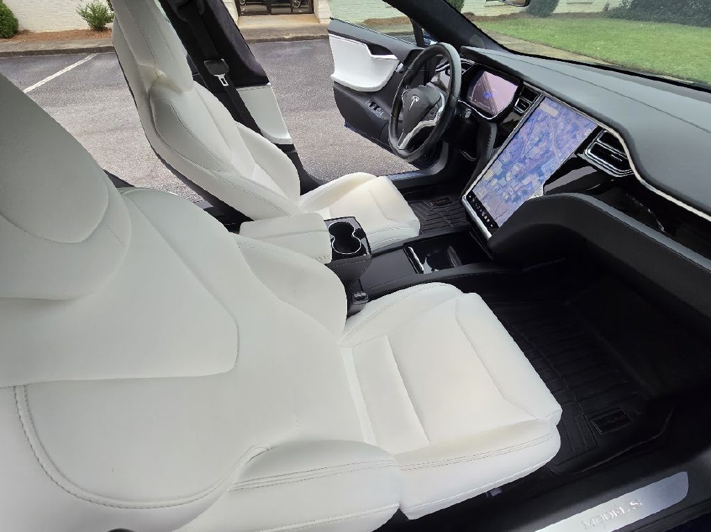 2017 Tesla Model S Image 29