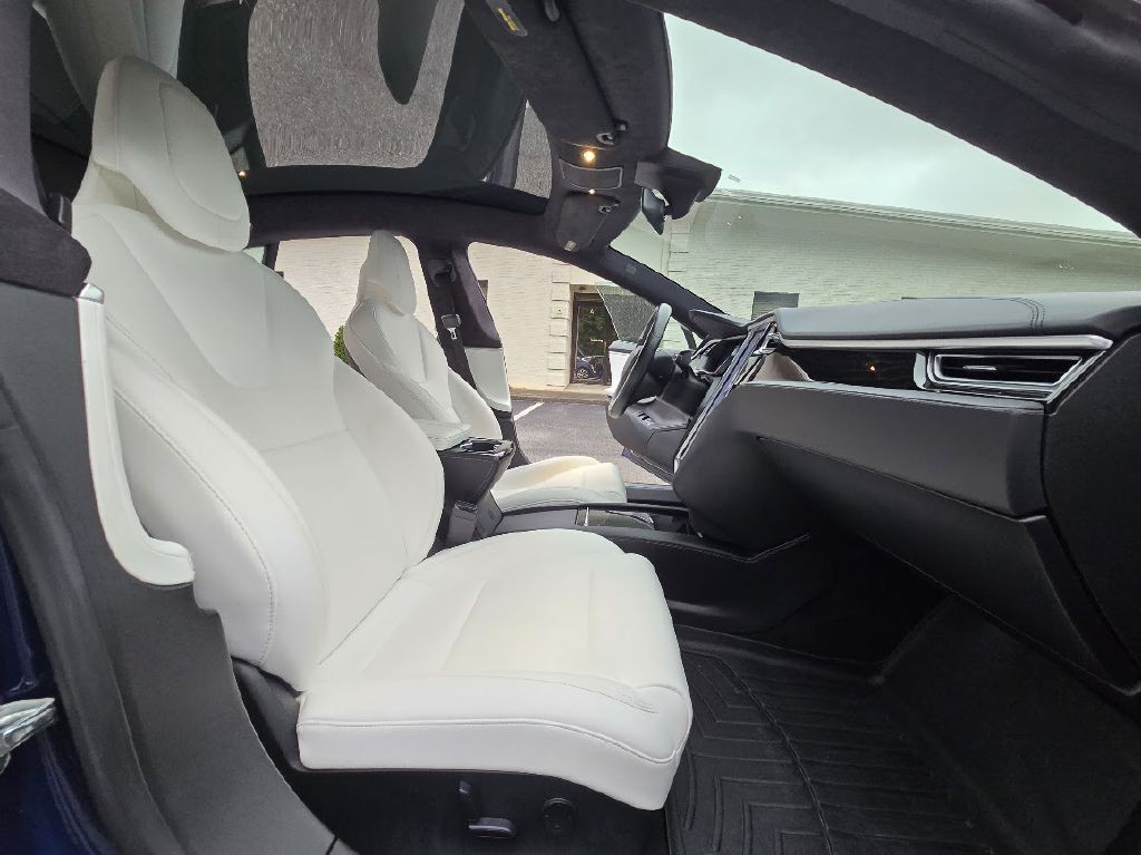 2017 Tesla Model S Image 30