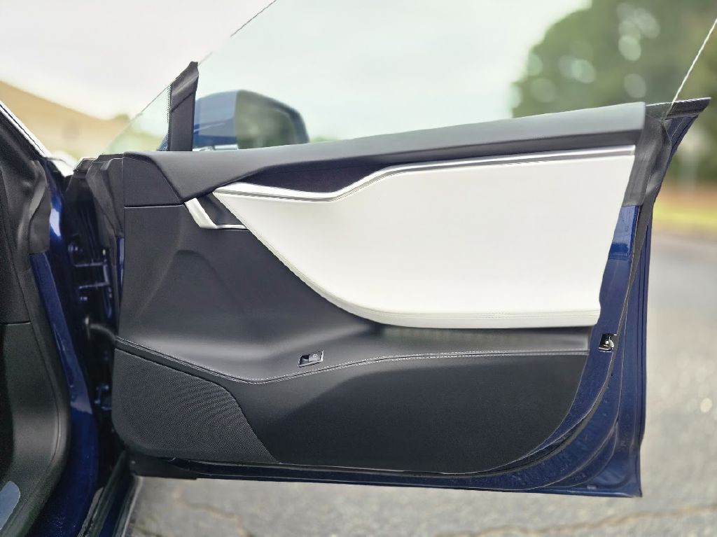 2017 Tesla Model S Image 33