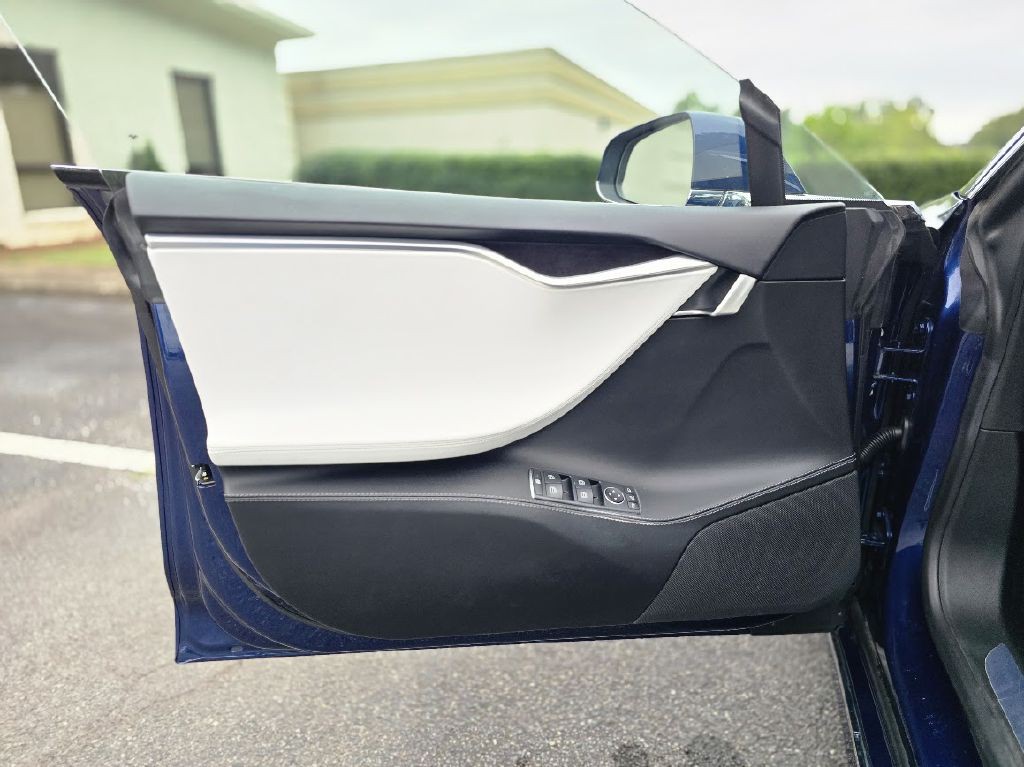 2017 Tesla Model S Image 36