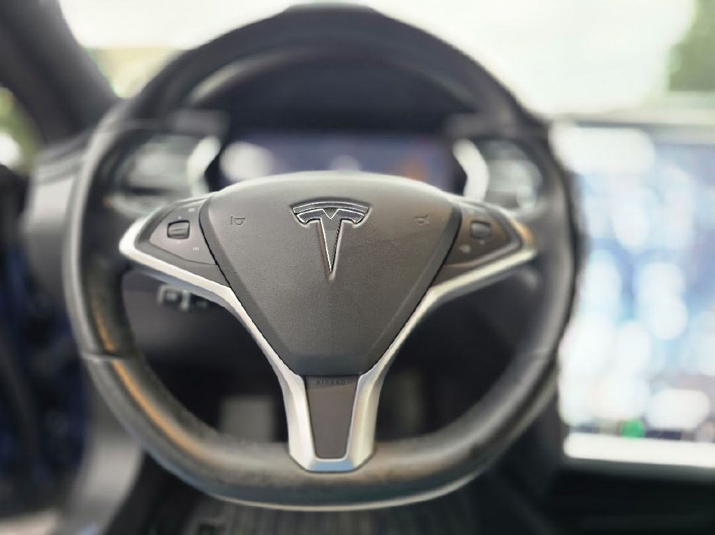 2017 Tesla Model S Image 37