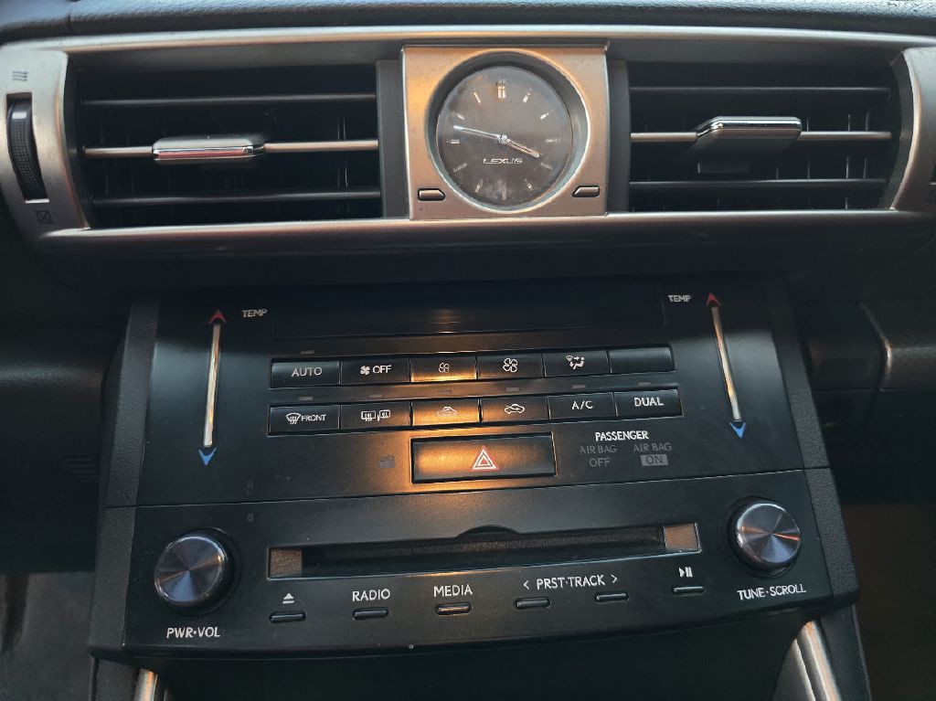 2014 Lexus IS 250 Image 31
