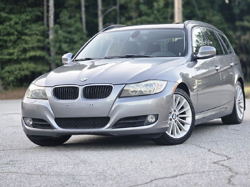 2011 BMW 3 Series Image 1