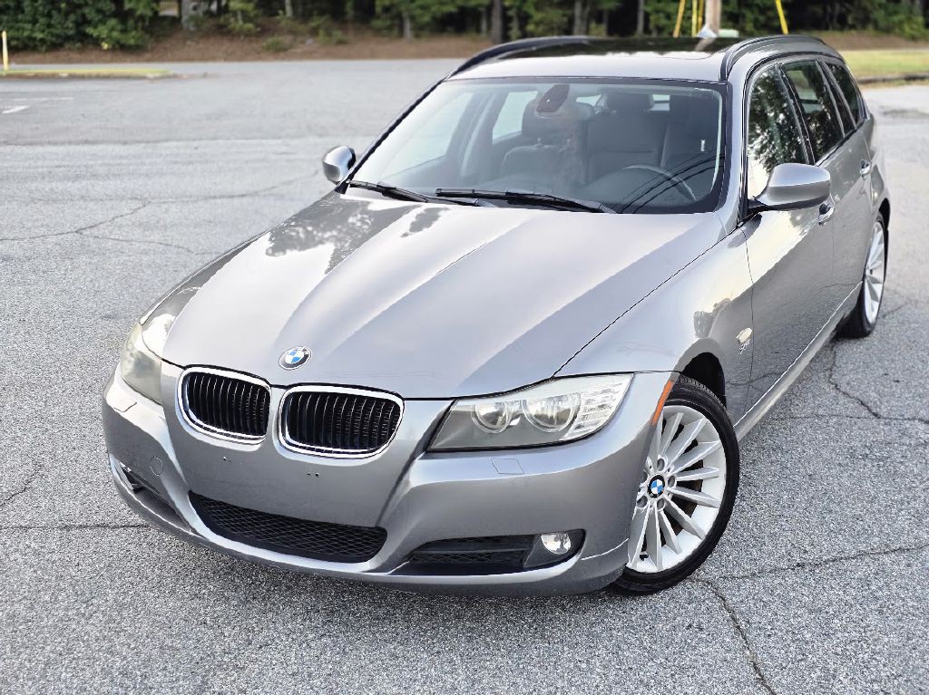2011 BMW 3 Series Image 2