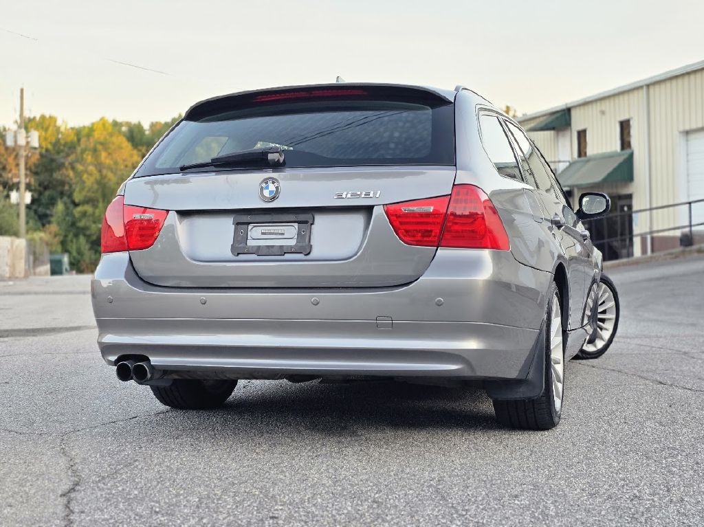 2011 BMW 3 Series Image 3