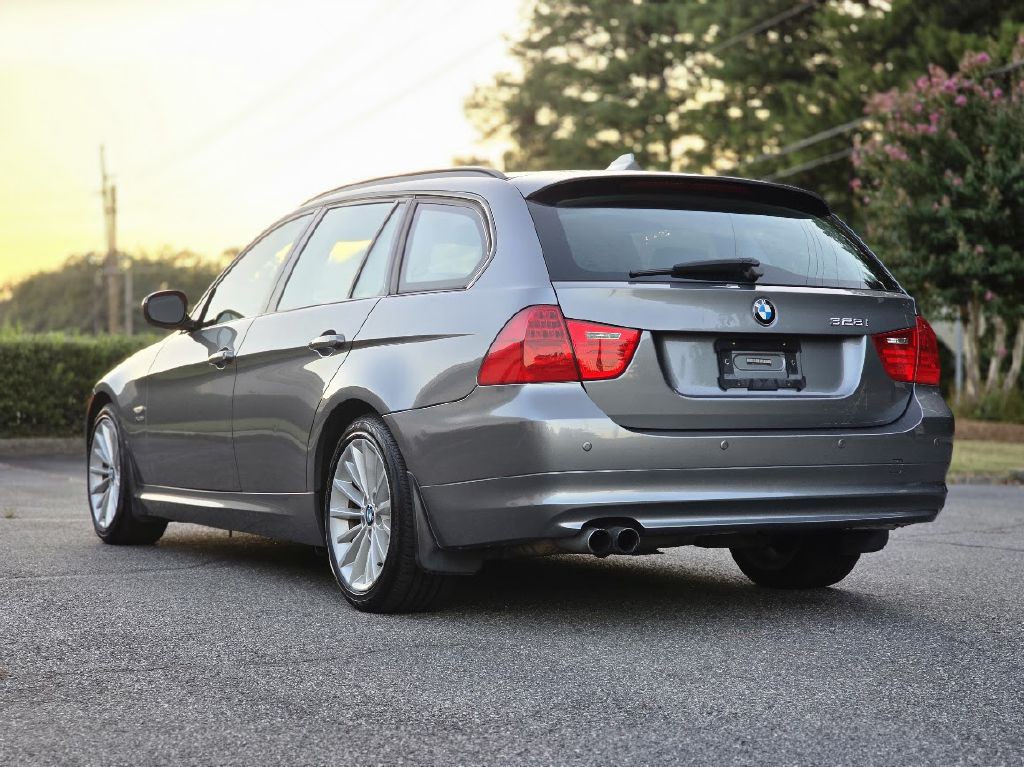 2011 BMW 3 Series Image 5