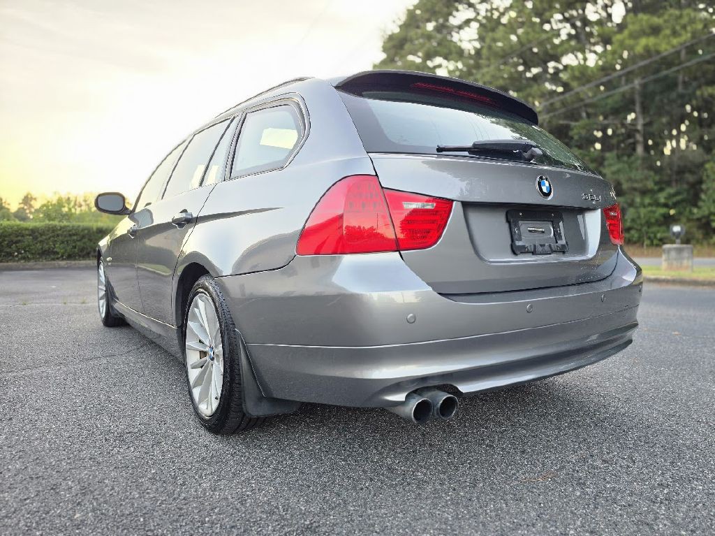 2011 BMW 3 Series Image 6
