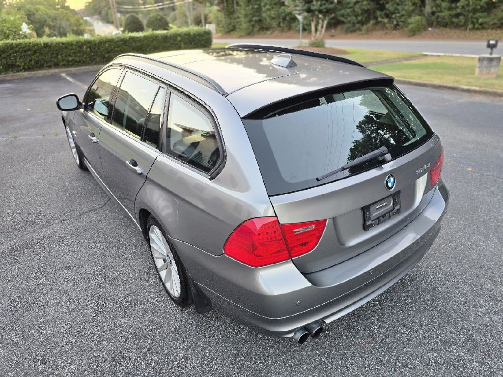 2011 BMW 3 Series Image 7