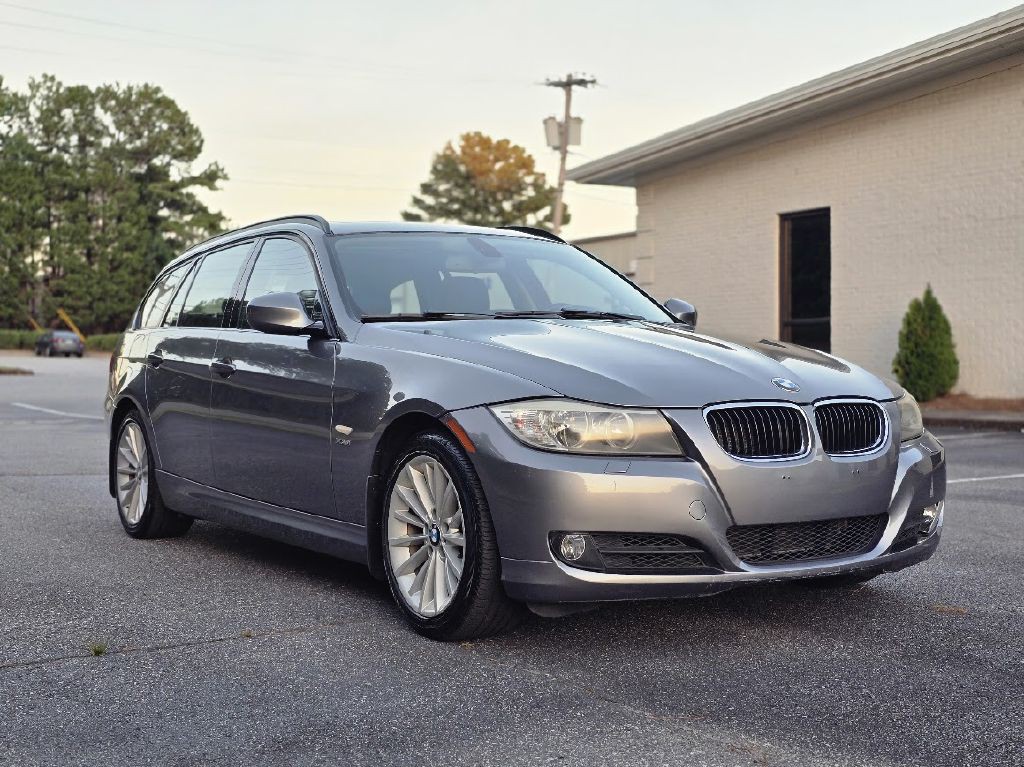 2011 BMW 3 Series Image 13