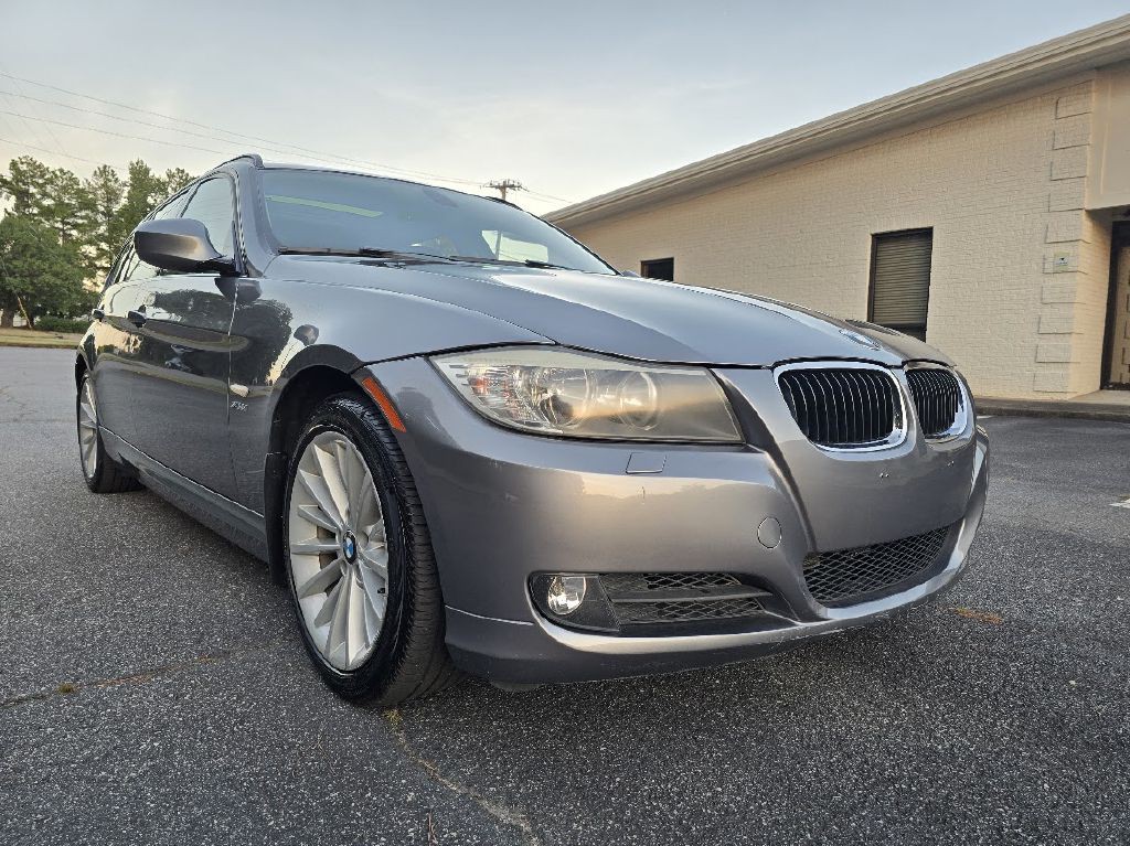 2011 BMW 3 Series Image 15