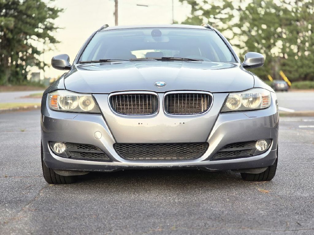 2011 BMW 3 Series Image 17