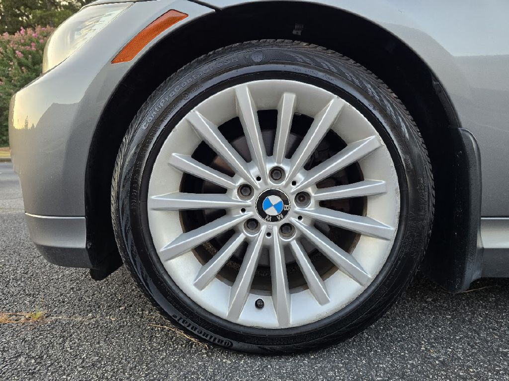 2011 BMW 3 Series Image 18