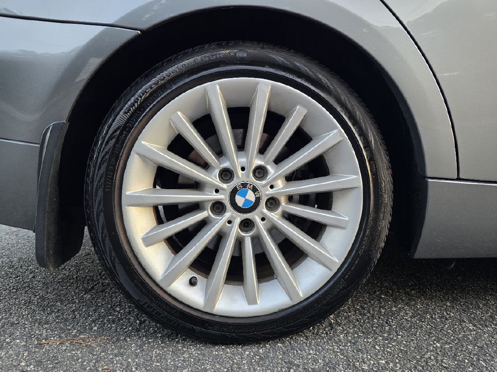 2011 BMW 3 Series Image 20
