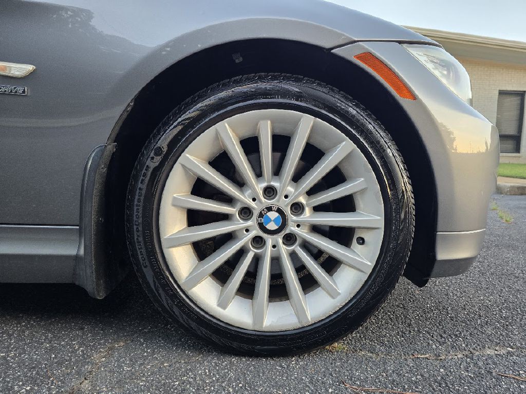 2011 BMW 3 Series Image 21