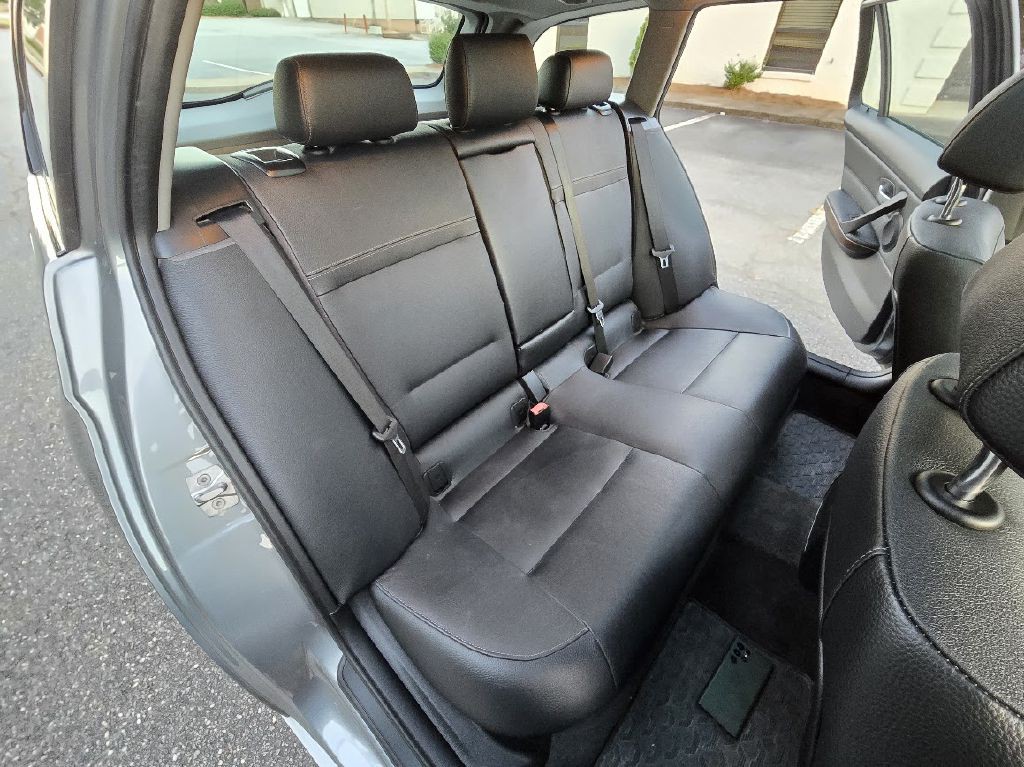 2011 BMW 3 Series Image 26