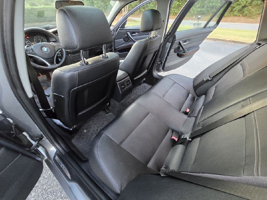 2011 BMW 3 Series Image 29