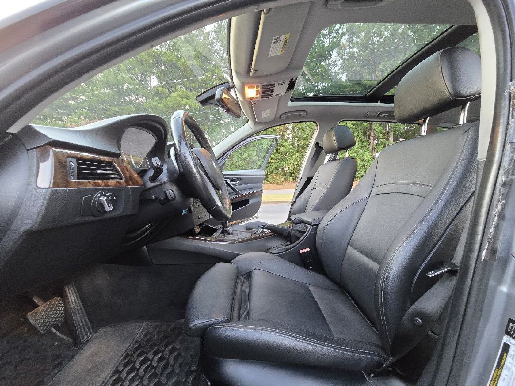 2011 BMW 3 Series Image 31