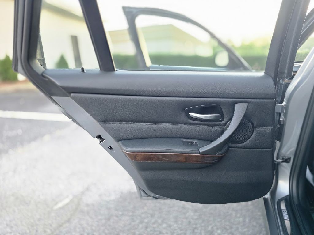 2011 BMW 3 Series Image 35