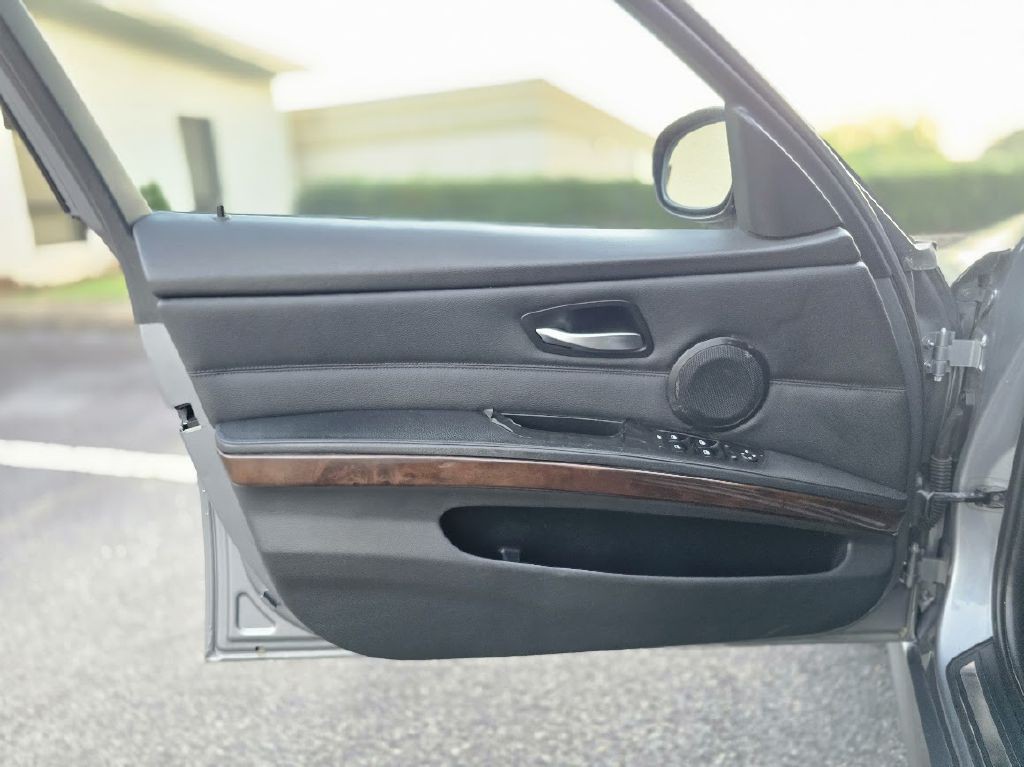 2011 BMW 3 Series Image 36
