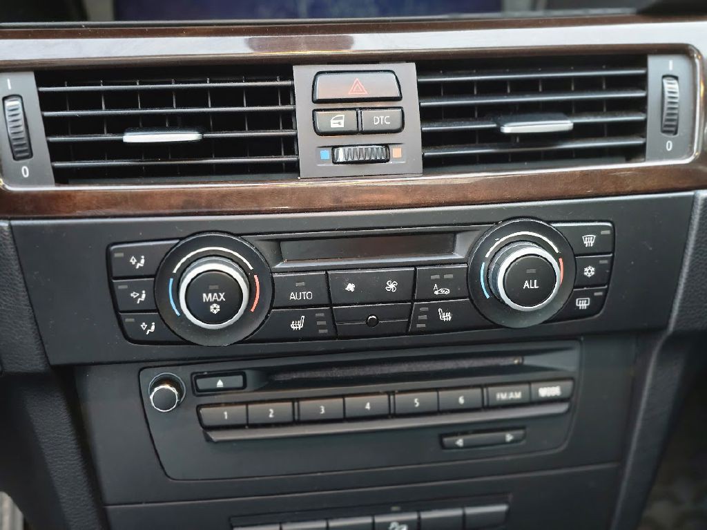 2011 BMW 3 Series Image 38