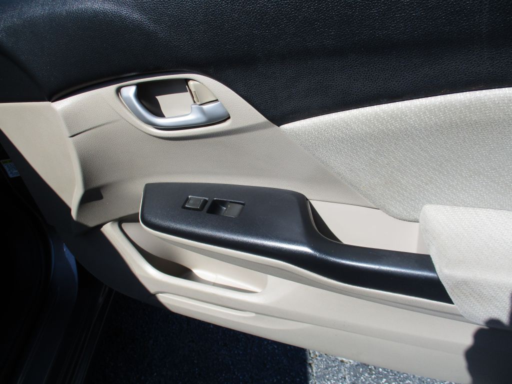 2013 Honda Civic Image 17