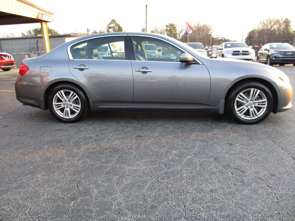 2011 INFINITI G25 Image 3