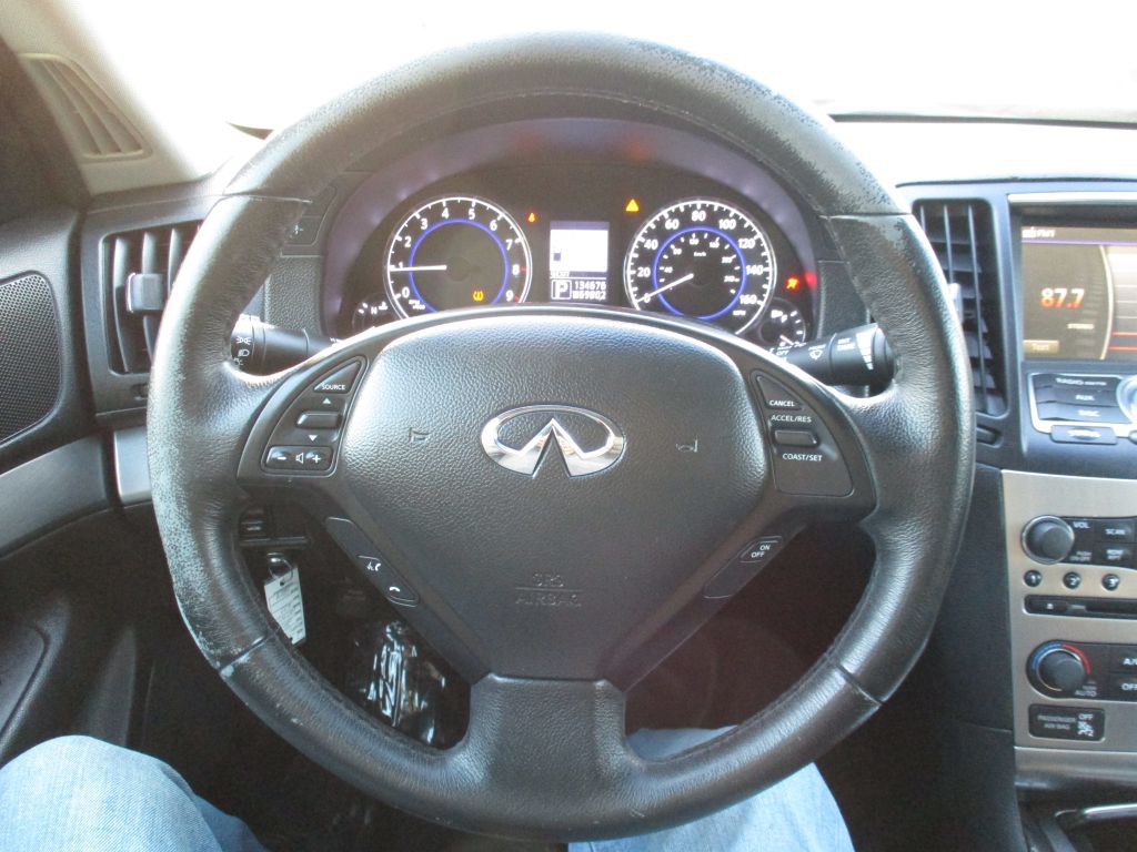 2011 INFINITI G25 Image 11
