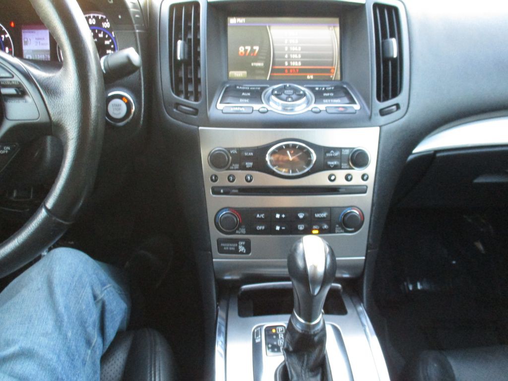 2011 INFINITI G25 Image 13