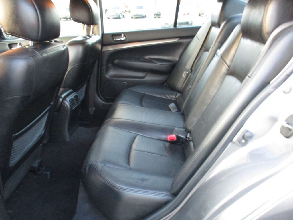 2011 INFINITI G25 Image 18