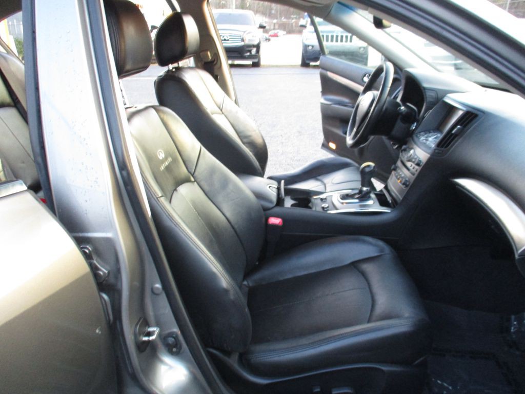 2011 INFINITI G25 Image 20